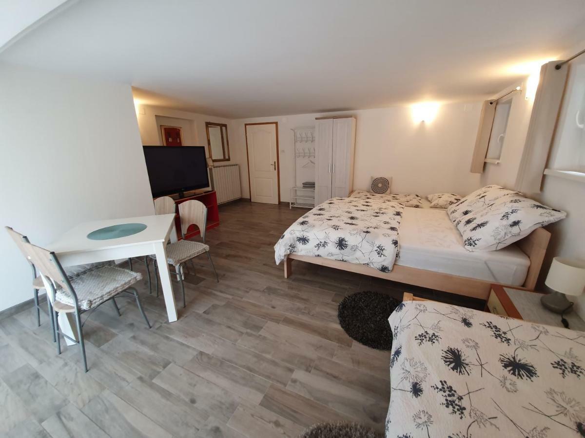 Rooms Jurca Postojna Kültér fotó