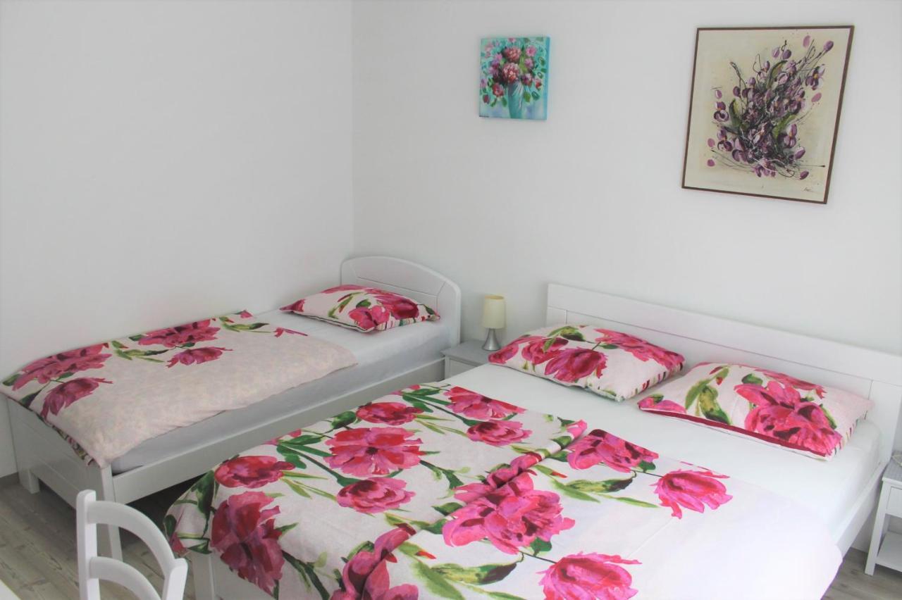 Rooms Jurca Postojna Kültér fotó